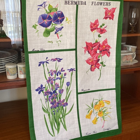 VTG Pure Linen Bermuda Flowers 30”x20” - Picture 8 of 13